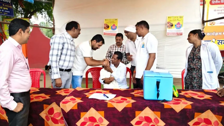 कलेक्टर, एसपी और नगर पालिका अध्यक्ष ने बच्चों को पिलाई पोलियो की खुराक