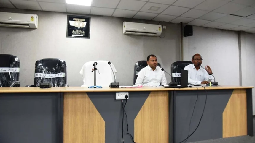 सीएम हेल्पलाइन, जनदर्शन एवं बस्तर मुन्ने के प्रकरणों का समयबद्ध निराकरण सुनिश्चित करने के दिए निर्देश
