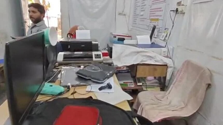 कलेक्ट्रेट परिसर में चोरी: आधार केन्द्र का ताला तोड़कर की नगदी पार, लाखों का सामान सुरक्षित