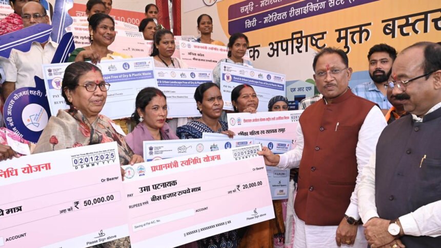 स्ट्रीट वेंडर्स के लिए वरदान बनी प्रधानमंत्री स्ट्रीट वेंडर्स आत्मनिर्भर निधि योजना, छत्तीसगढ़ में 1.12 लाख से अधिक वेंडर्स को मिला आर्थिक संबल