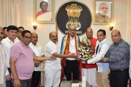 राज्यपाल श्री डेका से सर्वाेदय शांति पदयात्रा के संतों ने की सौजन्य भेंट