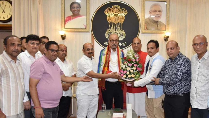 राज्यपाल श्री डेका से सर्वाेदय शांति पदयात्रा के संतों ने की सौजन्य भेंट