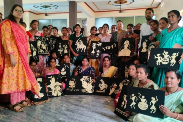 बलौदाबाजार में समूह की 40 महिलाओं को मिला धान और पैरा आर्ट का प्रशिक्षण