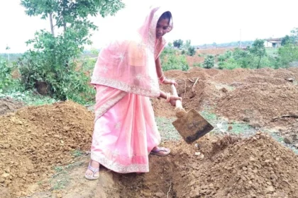 125 दिनों का रोजगार, 300 रुपये प्रतिदिन मजदूरी और 15 दिनों में भुगतान से बदला परिवार का भविष्य