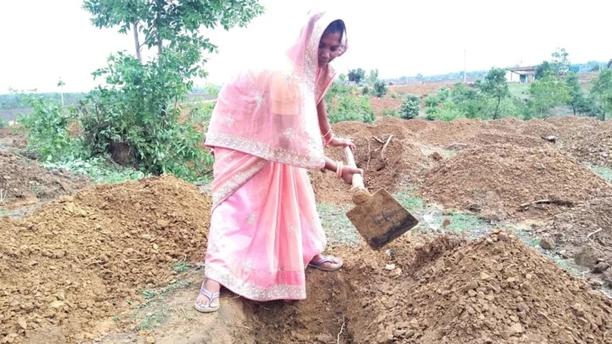 125 दिनों का रोजगार, 300 रुपये प्रतिदिन मजदूरी और 15 दिनों में भुगतान से बदला परिवार का भविष्य
