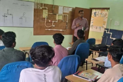 बस्तर में ग्रामीण पेयजल व्यवस्था की मजबूत कड़ी बने ‘नल जल मित्र’