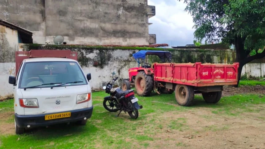 मरवाही में अवैध रेत भंडारण स्थल सील, दो ट्रैक्टर वाहन जब्त;