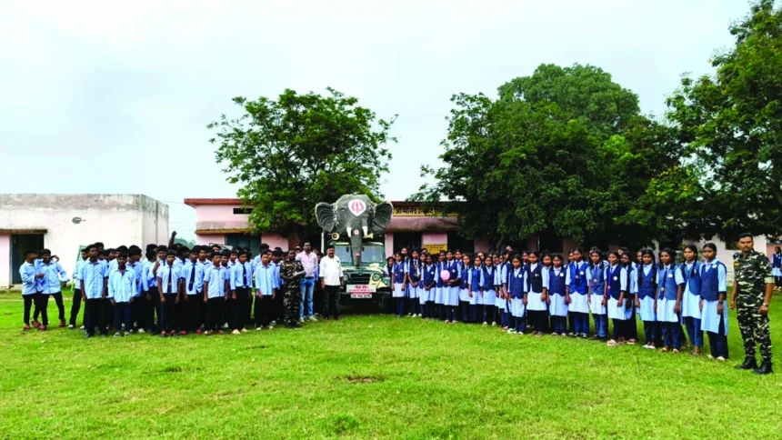 विद्यालयों, ग्राम सभाओं और वन सुरक्षा समितियों के माध्यम से मानव-हाथी सहअस्तित्व का दिया जा रहा संदेश
