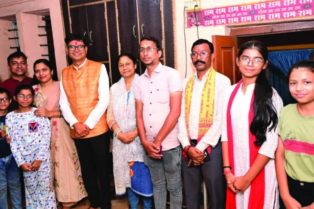 कलाकारों, शिक्षाविदों, स्वतंत्रता संग्राम सेनानी परिवार एवं सामाजिक कार्यकर्ताओं का किया सम्मान
