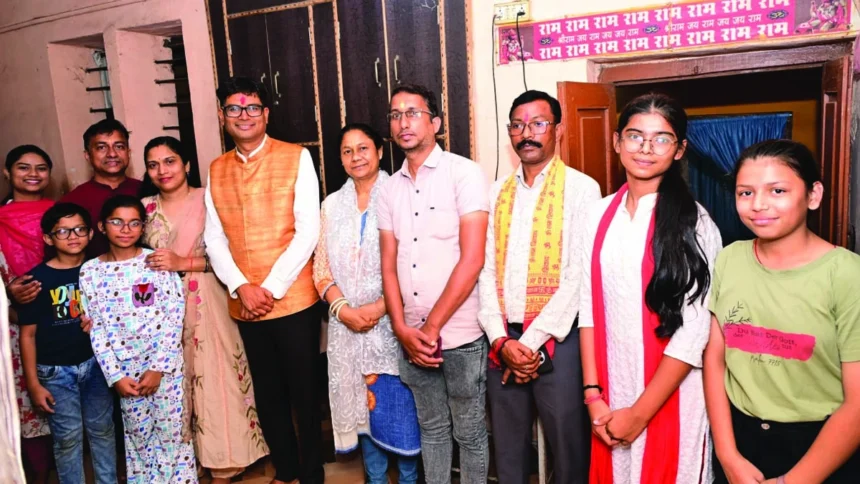 कलाकारों, शिक्षाविदों, स्वतंत्रता संग्राम सेनानी परिवार एवं सामाजिक कार्यकर्ताओं का किया सम्मान