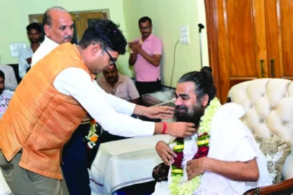 कबीर साहेब का व्यक्तित्व युगों-युगों तक समाज को दिशा देने वाला