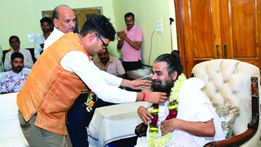 कबीर साहेब का व्यक्तित्व युगों-युगों तक समाज को दिशा देने वाला