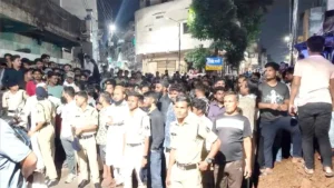 पत्नी व बच्चों को जहर देने के बाद फंदे पर झूला पति, बंद मकान में मिले पांचों के शव… जांच में जुटी पुलिस 3 July 26 193