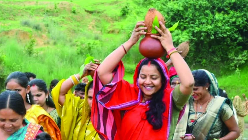 श्रावण मास के प्रथम सोमवार पर मंत्री लक्ष्मी राजवाड़े ने बीरपुर में की कांवड़ यात्रा