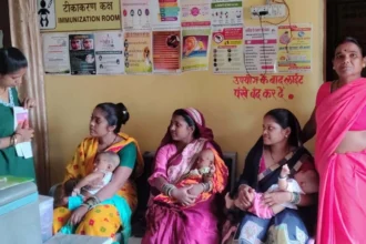 जन्म के पहले घंटे में स्तनपान और पहले छह माह तक केवल मां का दूध पिलाने पर विशेष जोर