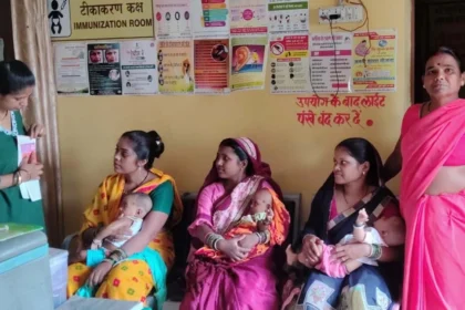जन्म के पहले घंटे में स्तनपान और पहले छह माह तक केवल मां का दूध पिलाने पर विशेष जोर