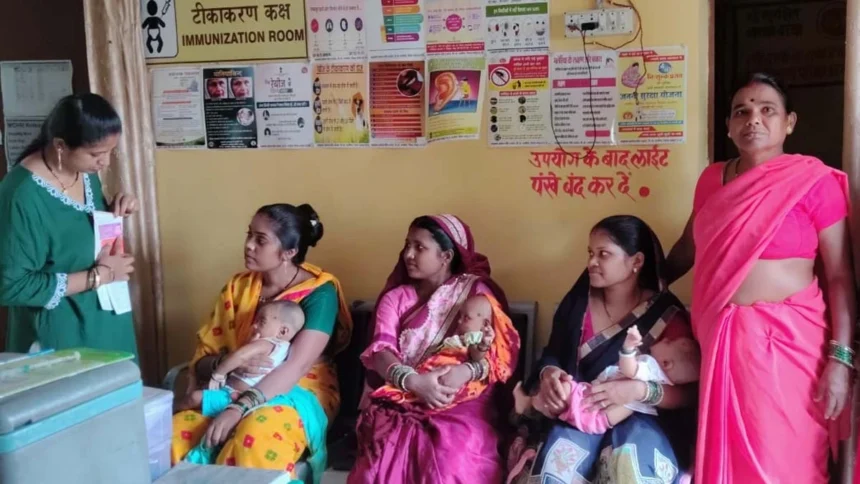 जन्म के पहले घंटे में स्तनपान और पहले छह माह तक केवल मां का दूध पिलाने पर विशेष जोर