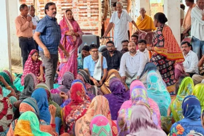 आमापाली में वित्त मंत्री ओपी चौधरी ने लगाई जन चौपाल, सुनी ग्रामीणों की समस्याएं