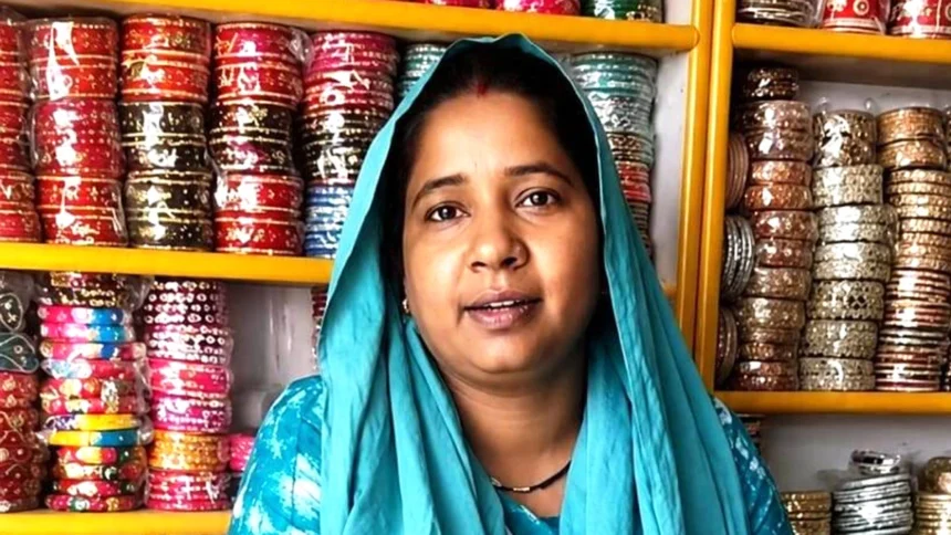 चूड़ी व्यवसाय में किया योजना की राशि का निवेश, बढ़ी आमदनी और परिवार को मिला आर्थिक संबल