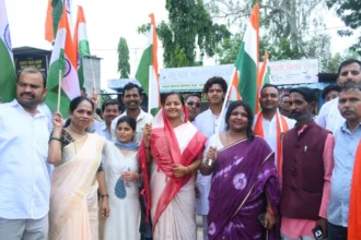 हर घर तिरंगा अभियान: मंत्री लक्ष्मी राजवाड़े की अगुवाई में निकली भव्य तिरंगा यात्रा