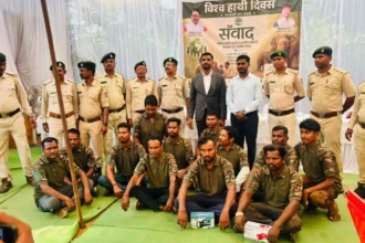 ‘गज संकेत’ ऐप का शुभारंभ, हाथी मित्र दल को टी-शर्ट और टॉर्च वितरित