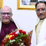 मुख्यमंत्री साय ने शॉल एवं प्रतीक चिन्ह भेंटकर किया आत्मीय अभिनंदन