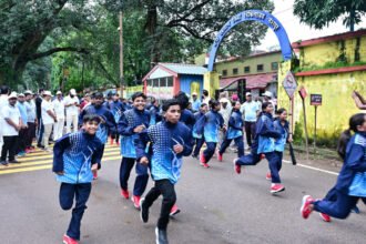स्वतंत्रता दौड़ में जनप्रतिनिधि, अधिकारी-कर्मचारी, युवा और बच्चों ने लिया हिस्सा