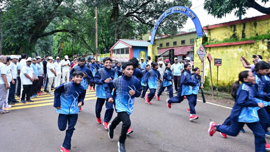 स्वतंत्रता दौड़ में जनप्रतिनिधि, अधिकारी-कर्मचारी, युवा और बच्चों ने लिया हिस्सा