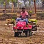 धान की बेहतर आय को खेती के आधुनिकीकरण में लगाया, 28 एकड़ में पैडी ट्रांसप्लांटर से कराई रोपाई