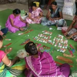 स्थानीय सामग्री से तैयार आकर्षक राखियां बनीं आय का जरिया