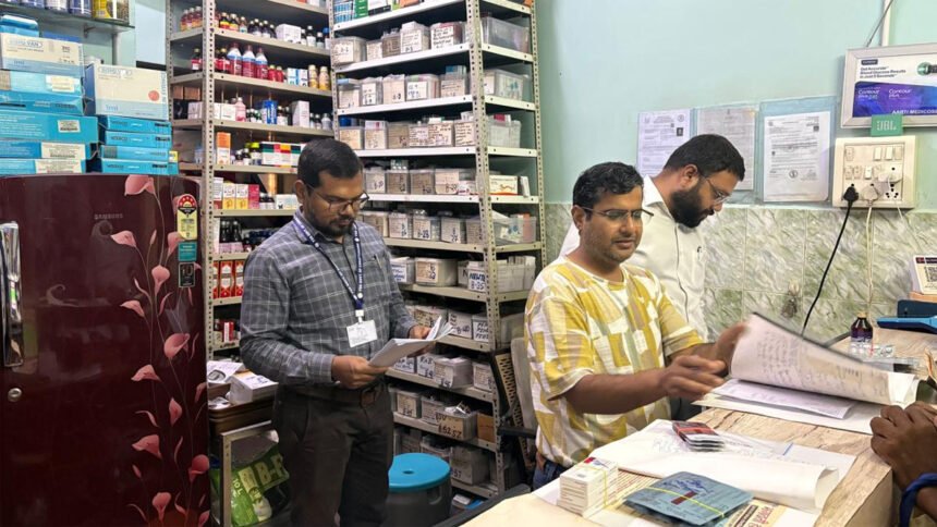 12 औषधि प्रतिष्ठानों का औचक निरीक्षण, 06 औषधि नमूने जांच के लिए रायपुर भेजे गए