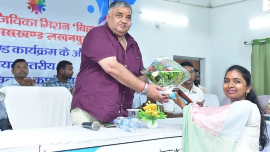 महिला स्व-सहायता समूहों को आर्थिक रूप से सशक्त बनाने पर दिया जोर