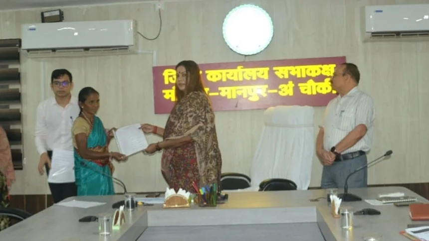 नक्सल पीड़ित 5 परिवारों के सदस्यों को मिली शासकीय सेवा
