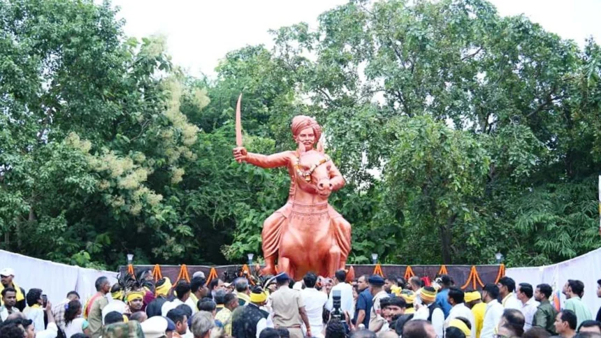 गोंडवाना भवन के जीर्णोद्धार के लिए 10 लाख और विकास कार्यों के लिए 6 करोड़ देने की घोषणा की