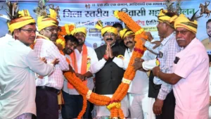 उप मुख्यमंत्री ने शहीद वीर नारायण सिंह की प्रतिमा का किया अनावरण, आदिवासी महासम्मेलन में भी हुए शामिल