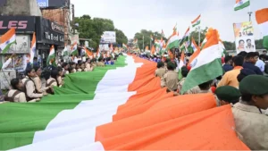 तिरंगा यात्रा में शामिल हुए सीएम साय, बोले-140 करोड़ भारतीयों को एक सूत्र में बांधता है तिरंगा 2 Aug 26 117