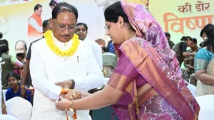 ‘स्नेह की डोर’ कार्यक्रम में राष्ट्ररक्षा का संकल्प और भाई-बहन के स्नेह का हुआ भावपूर्ण संगम 2 Aug 26 300