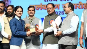 राष्ट्रीय खेल दिवस पर मुख्यमंत्री साय ने 126 खिलाड़ियों एवं प्रशिक्षकों को दिया राज्य खेल अलंकरण 2 Aug 26 354