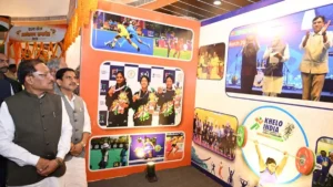 मुख्यमंत्री विष्णु देव साय ने खेलों पर आधारित फोटो प्रदर्शनी और कॉफी टेबल बुक ‘हमारे खिलाड़ी’ का किया विमोचन 2 Aug 26 360