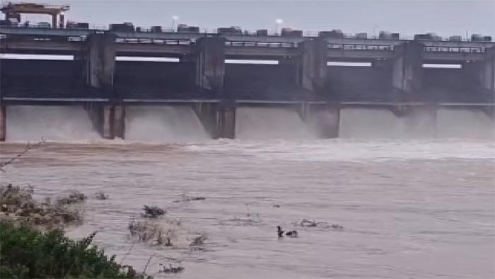 ''केलो डैम'' जलभराव क्षमता के करीब पहुंचा पानी, खोले गए छ: गेट, यातायात व्यवस्था हुई ठप