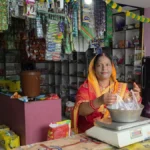 एक लाख रुपये के ऋण से शुरू किया किराना और सिंगार व्यवसाय
