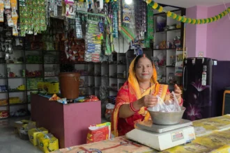 एक लाख रुपये के ऋण से शुरू किया किराना और सिंगार व्यवसाय