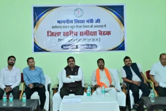 शिक्षा मंत्री गजेन्द्र यादव ने आवासीय संस्थाओं की व्यवस्थाओं की समीक्षा बैठक