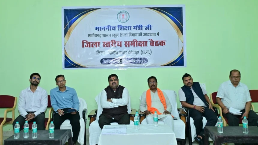 शिक्षा मंत्री गजेन्द्र यादव ने आवासीय संस्थाओं की व्यवस्थाओं की समीक्षा बैठक
