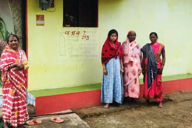 प्रधानमंत्री आवास योजना से अमर सिंह उईके का मिट्टी का घर बना पक्का आशियाना