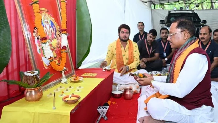 मुख्यमंत्री निवास में भगवान विश्वकर्मा की विधि-विधान से पूजा-अर्चना, प्रदेश की सुख-समृद्धि और खुशहाली की कामना की