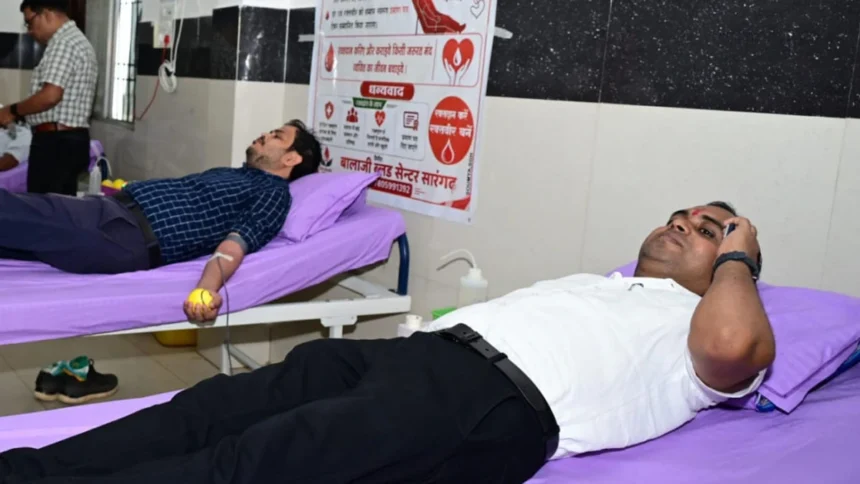 प्रशासनिक अधिकारियों संग युवाओं ने पेश की मानवता की नजीर