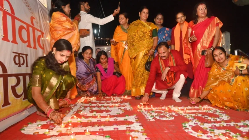 सरोवर तालाब में दिखा अद्भुत नजारा, स्वास्थ्य मंत्री श्याम बिहारी जायसवाल की मौजूदगी में उमड़ा जनसैलाब