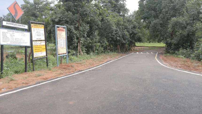 पीएम जनमन सड़क योजना ने मांझीपारा की राह आसान की, अस्पताल से स्कूल तक पहुंच हुई सुगम