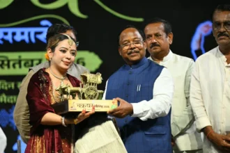 महाराजा चक्रधर सिंह की कला साधना को किया नमन, पांचवें दिन के कलाकारों को स्मृति चिन्ह देकर किया सम्मानित